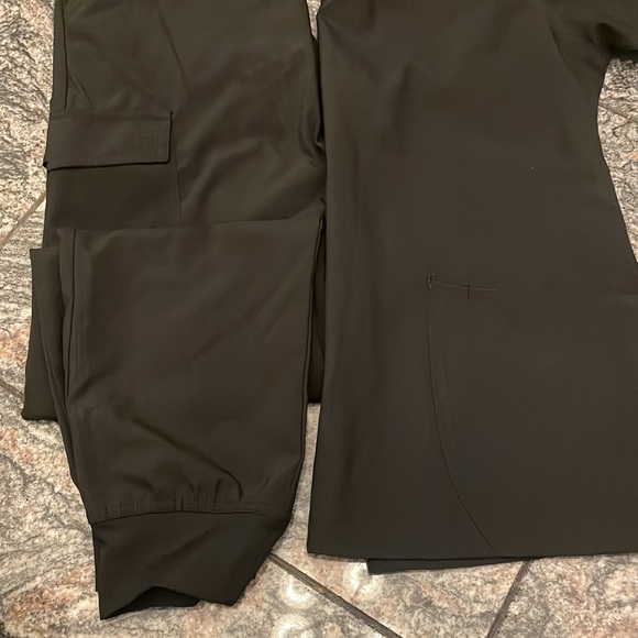 Scrubs - Picture 3 of 4